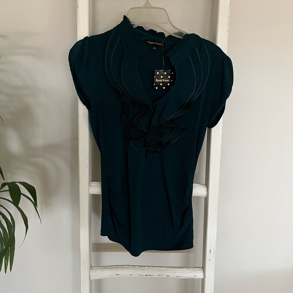 Green short-sleeve top ruffle neckline